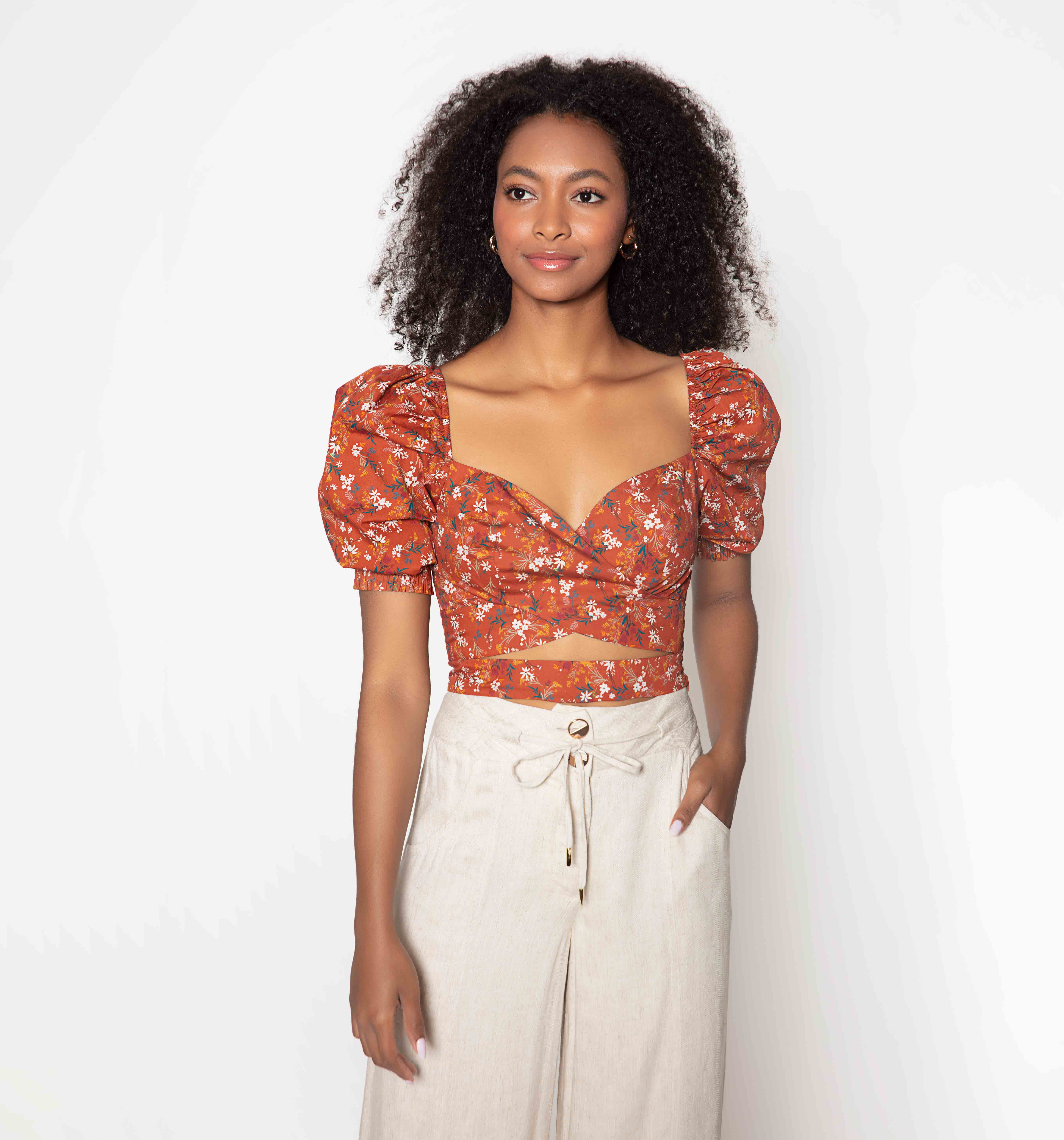 Blusa Crop Top Con Cruce En Delantero