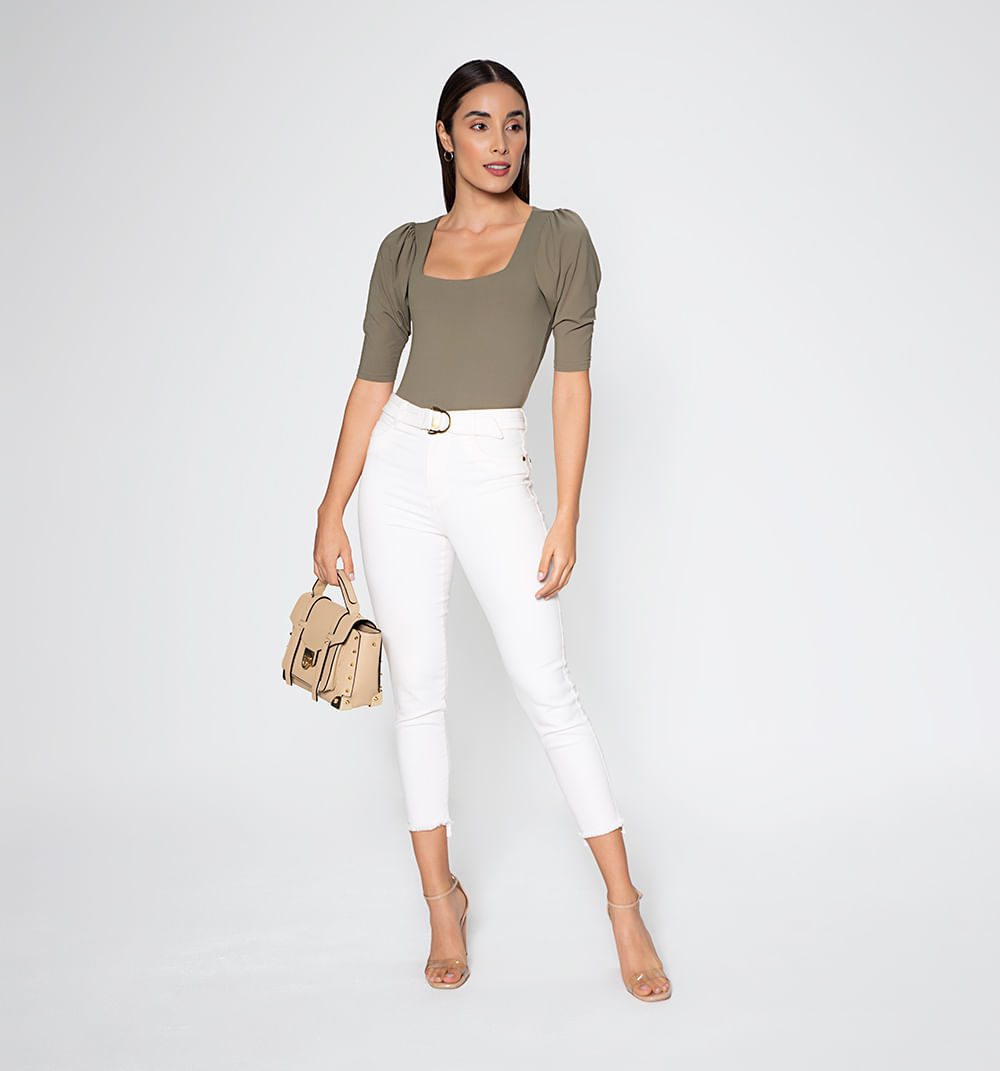 Jean Cropped Con Cinturon De Pptes Decor