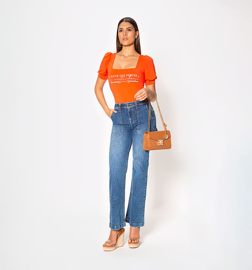 Camiseta Ajustada Manga Corta Con Escote