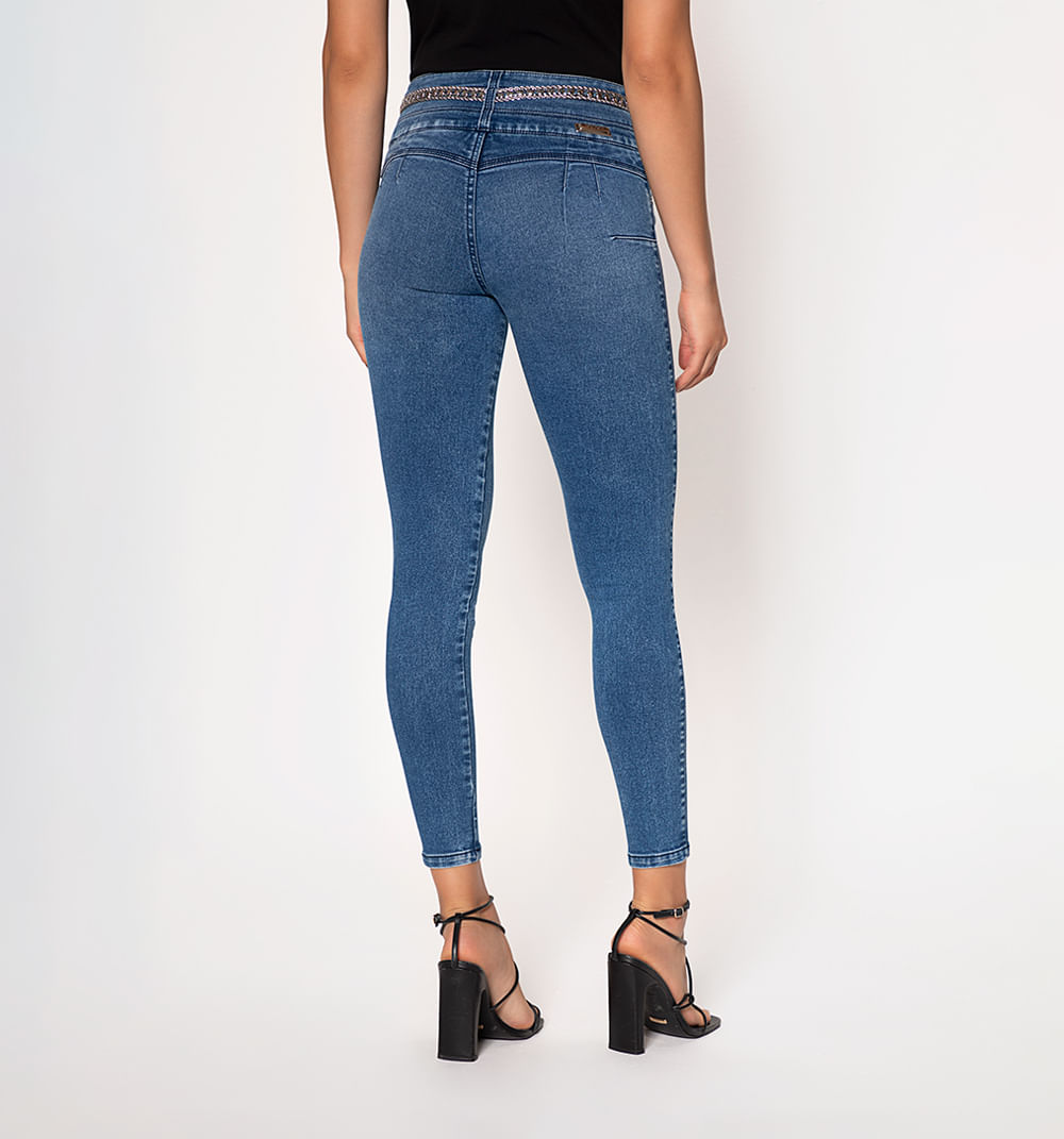 Jeggins Tiro Alto, Levanta Cola, Pretina
