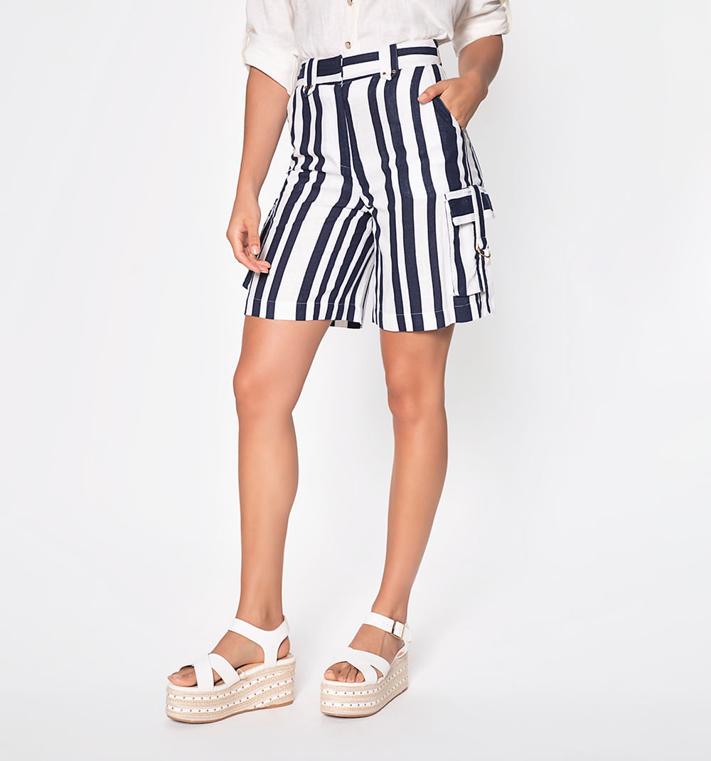 Short Tipo Bermuda Con Bolsillos En Cost