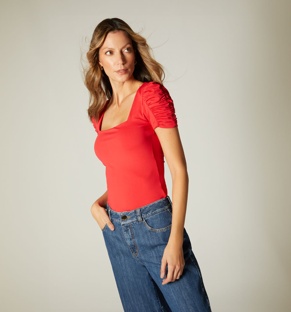 Blusa Escote En U Manga Corta Con Cortes