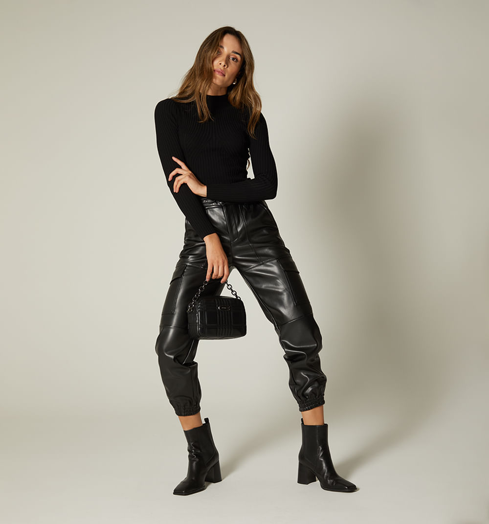 Pantalon Tipo Cargo En Cuero Sintetico C