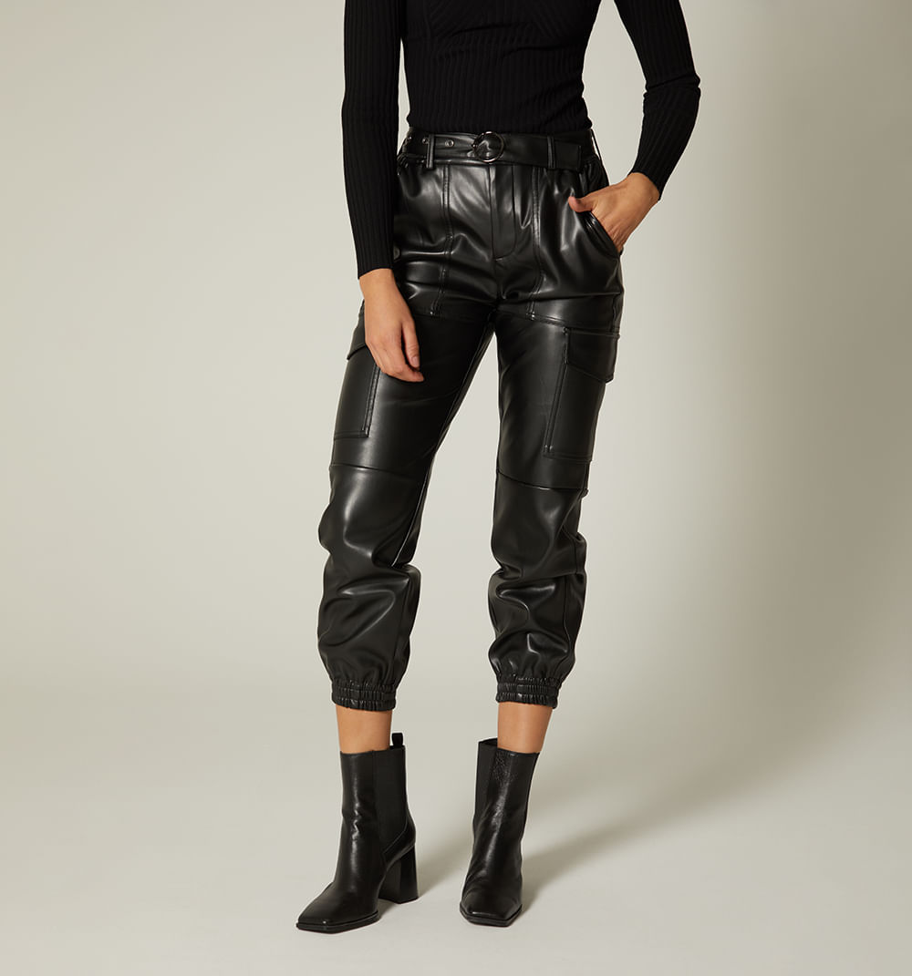 Pantalon Tipo Cargo En Cuero Sintetico C