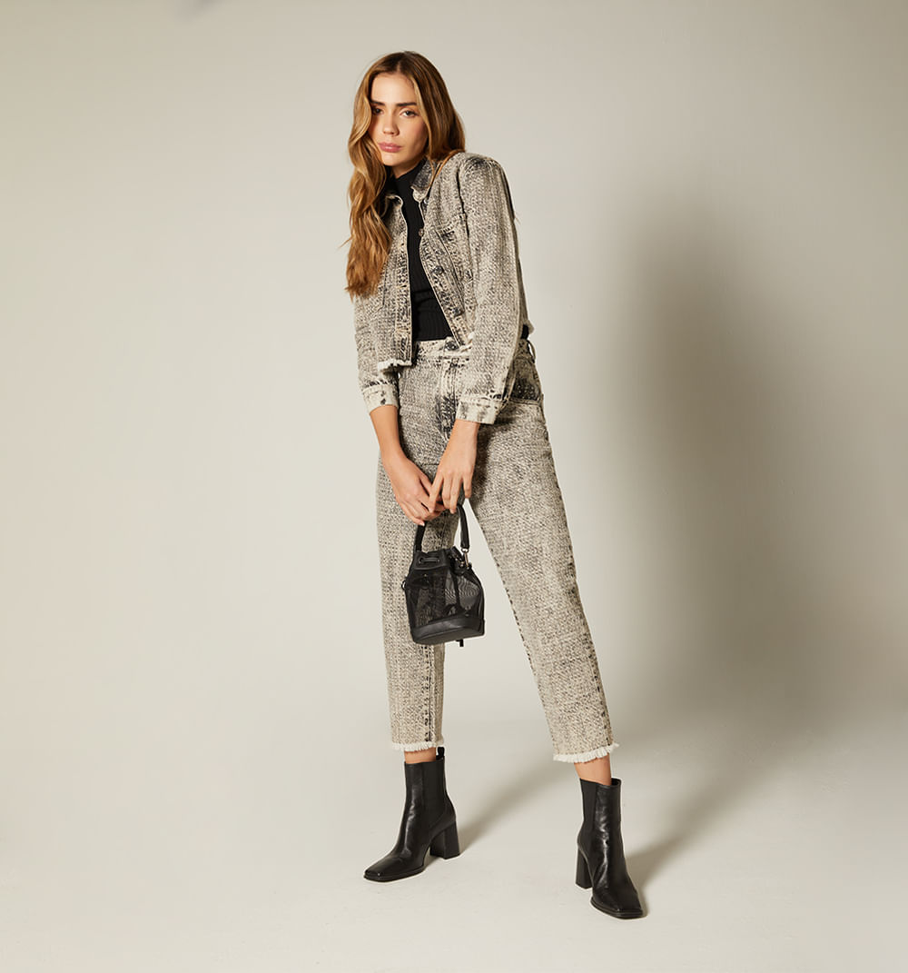 Chamarra Denim Corta Con Apliques Brilla