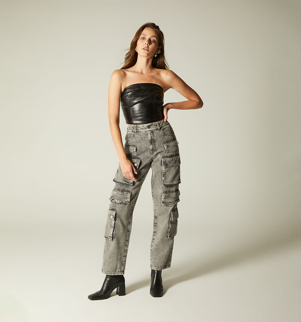 Blusa Crop Con Cortes