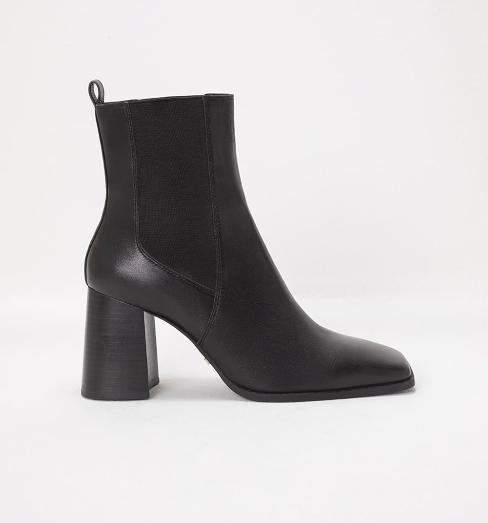 Bota Caña Media Con Elastico Y Punta Cua