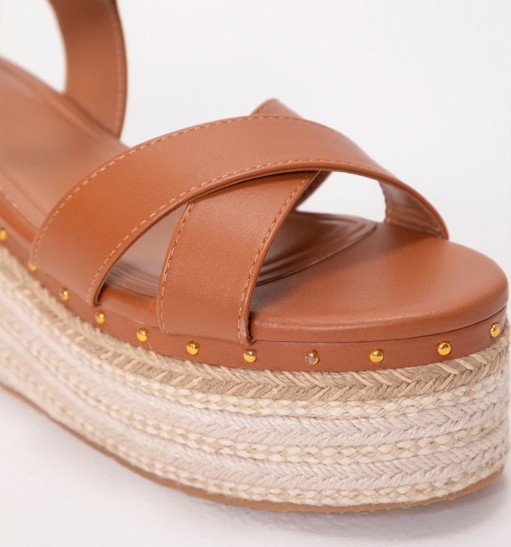 Sandalia Planaforma Con Capellada Cruzad