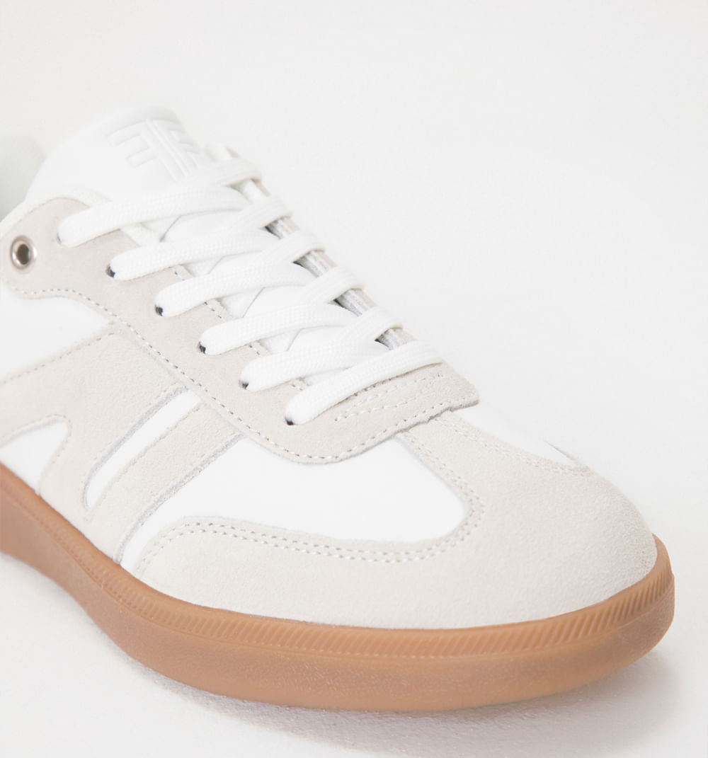 Tenis Deportivo  Con Cortes En Cuero