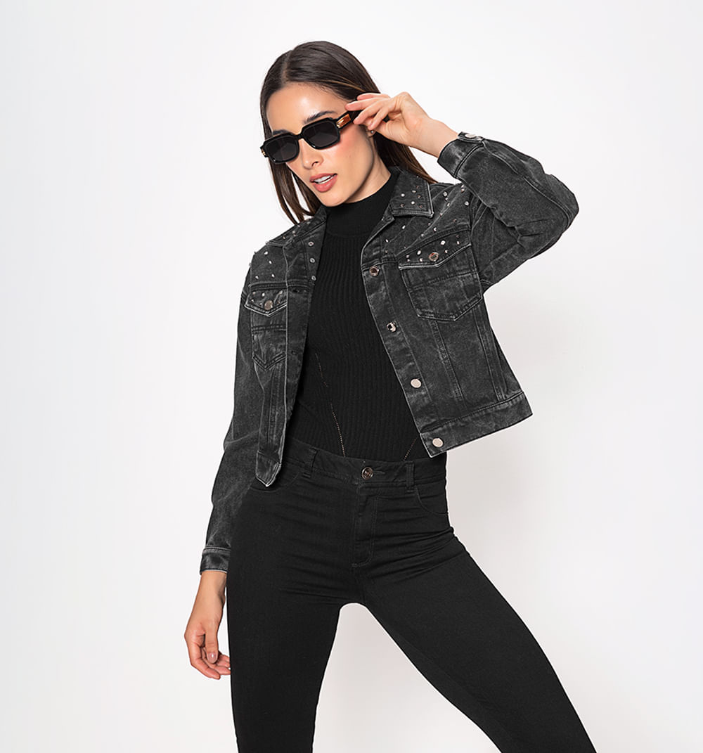 Chamarra En Denim Con Destroyed Y Crista