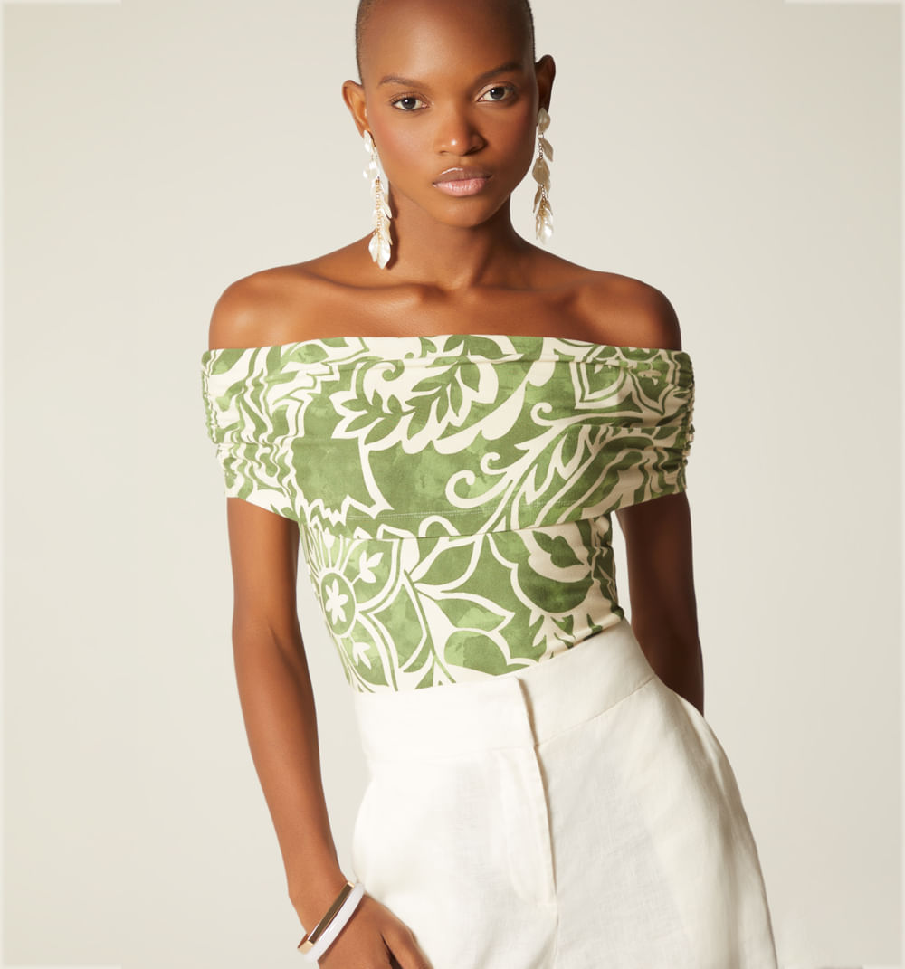 Blusa Escote Bandeja
