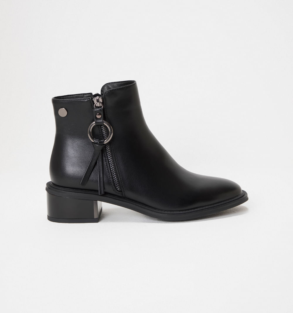 Botin Con Herraje Decorativo