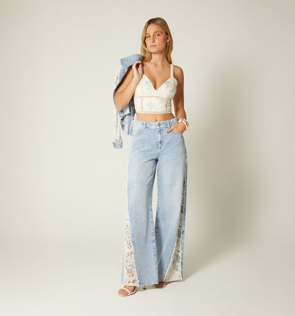 Chamarra Corta En Denim Con Crochet