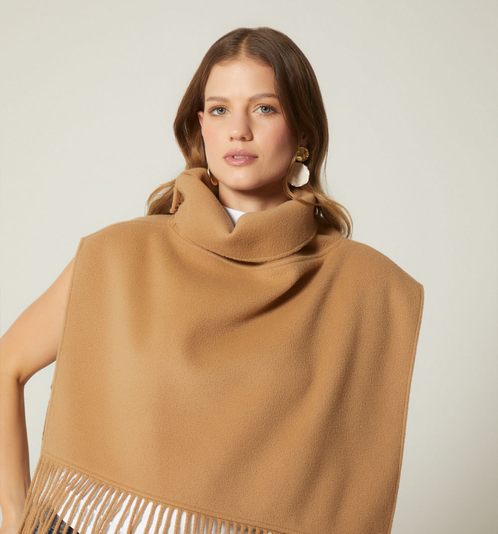 Poncho Corto Con Flecos