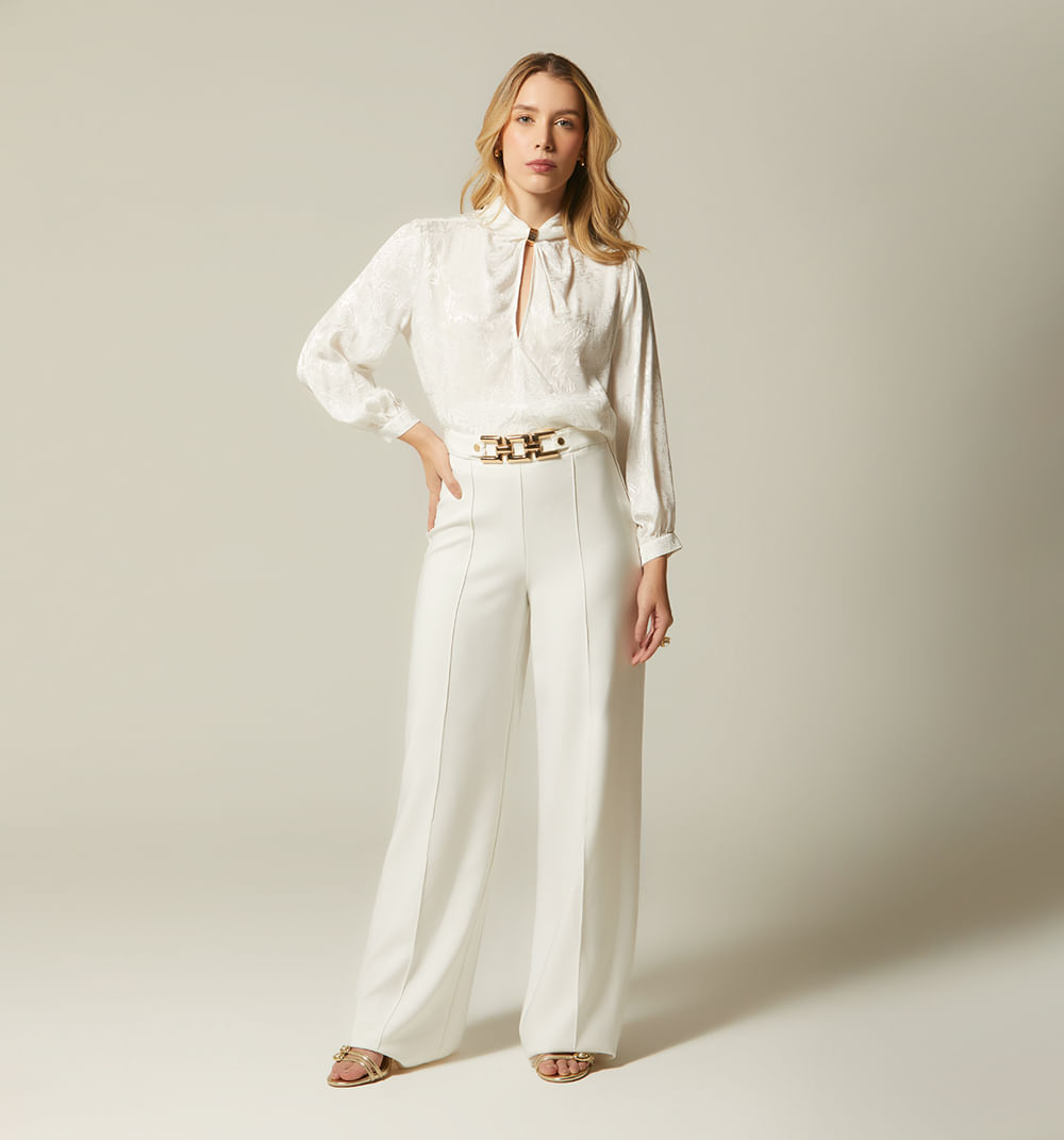 Blusa Con Herraje En Escote