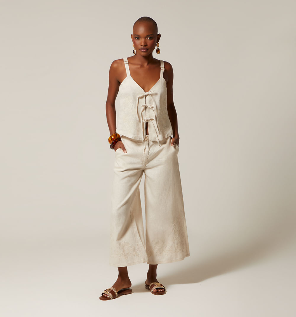 Pantalon Capri Con Bordado