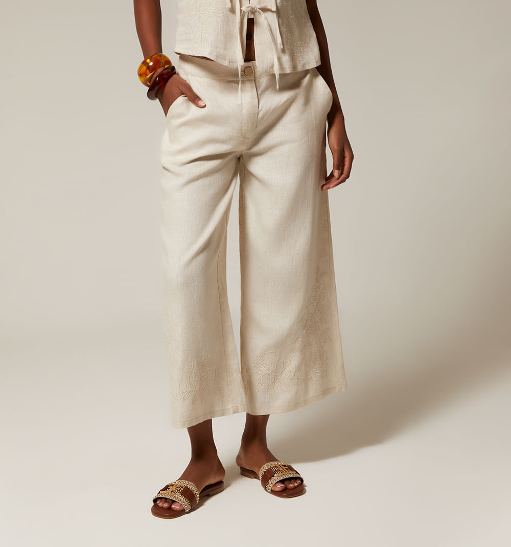 Pantalon Capri Con Bordado
