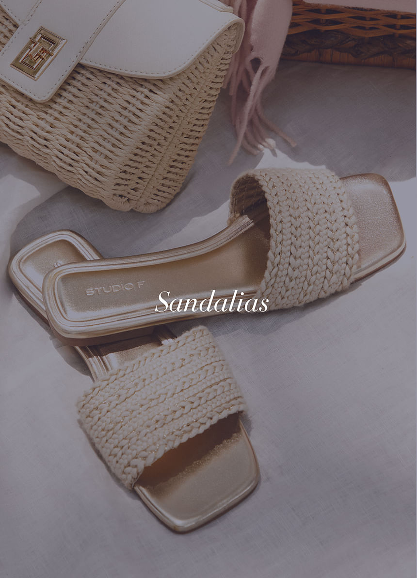 Sandalias para mujer planas en color beige y dorado