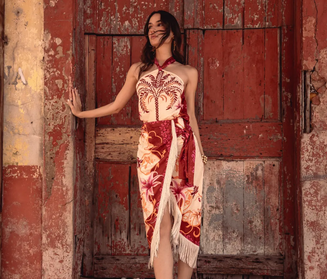 Set estampado para Fiestas Patrias del 15 de septiembre Mujer con top halter y falda pareo con flecos en tonos terracota y beige para Fiestas Patrias en México.